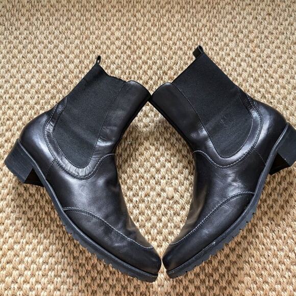 SALVATORE FERRAGAMO Ankle Boots, Black Leather, Low Heel, size 6.5 - Picture 5 of 10